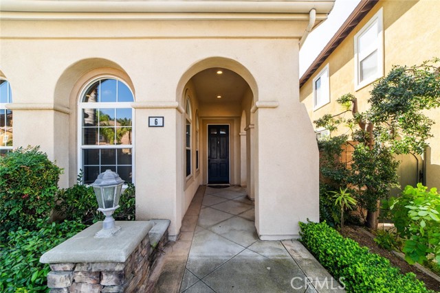 Detail Gallery Image 2 of 52 For 6 Roseleaf, Irvine,  CA 92620 - 5 Beds | 3/1 Baths