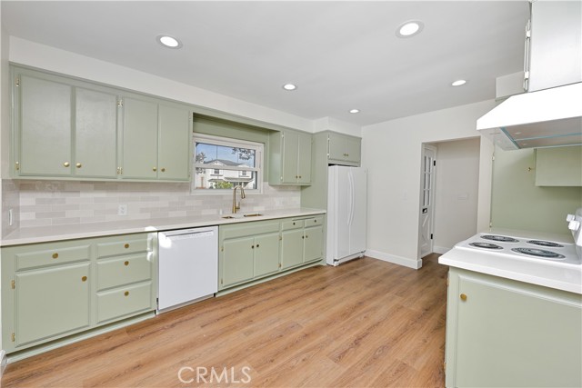 Detail Gallery Image 6 of 22 For 12814 Downey, Downey,  CA 90242 - 3 Beds | 1 Baths