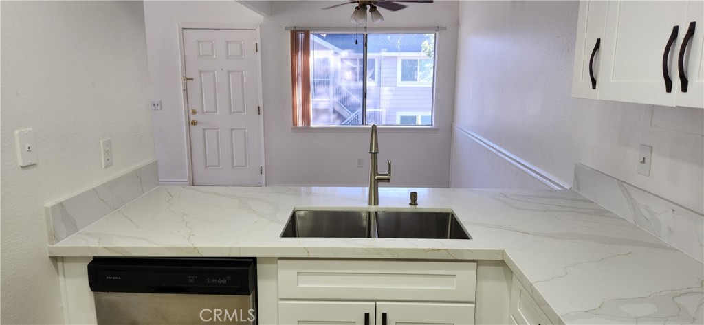 MLS #OC25240332 image #1