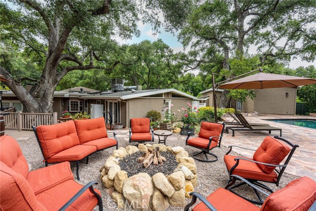 24208 Heritage Lane, Newhall CA: https://media.crmls.org/medias/fc2176c3-08b6-4020-ac1a-62ed1f574a0c.jpg