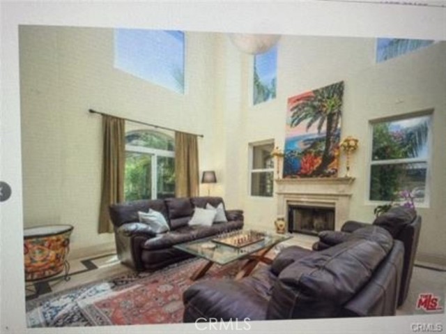 Detail Gallery Image 6 of 13 For 5717 Melvin Ave, Tarzana,  CA 91356 - 8 Beds | 5 Baths