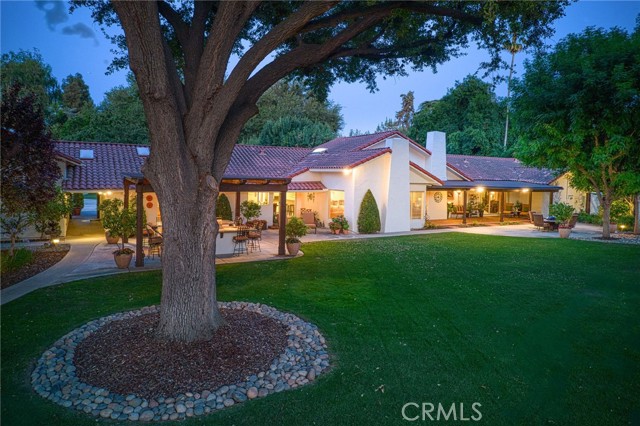 6695 N Van Ness Boulevard, Fresno CA: https://media.crmls.org/medias/fc2269be-fdc3-42a6-847c-cb6408a0c9ad.jpg