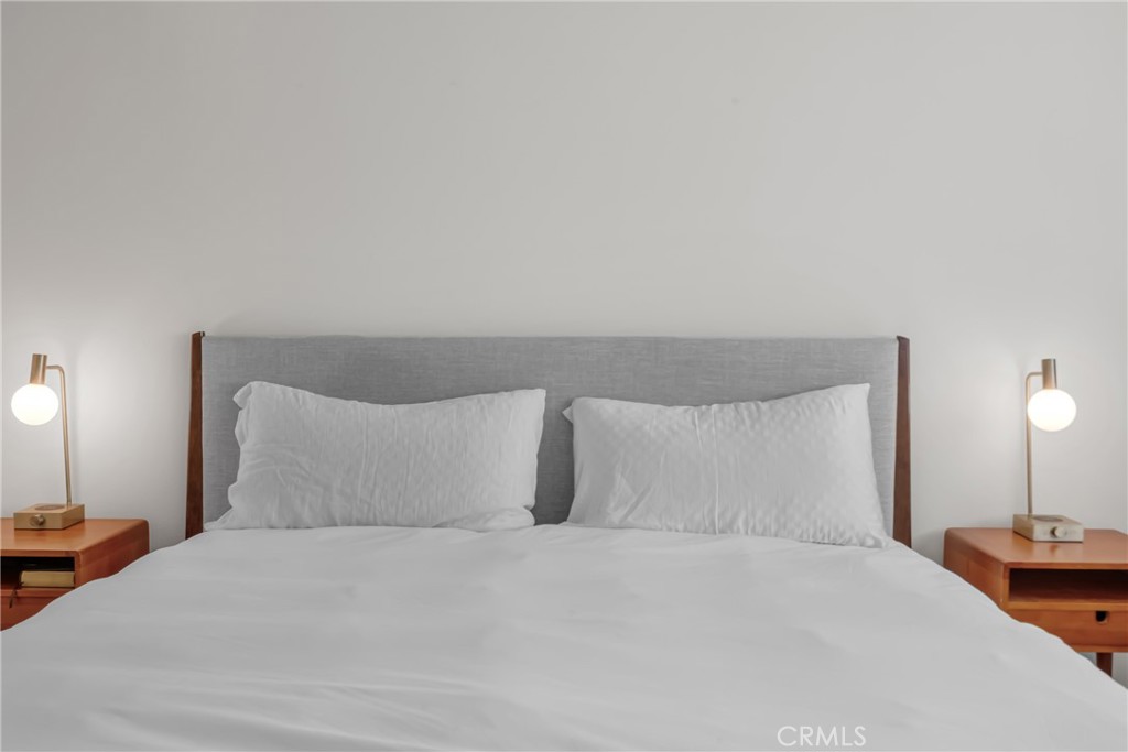 https://media.crmls.org/medias/fc22d8ce-123b-4e87-b4e4-86cbba169617.jpg?preset=X-Large