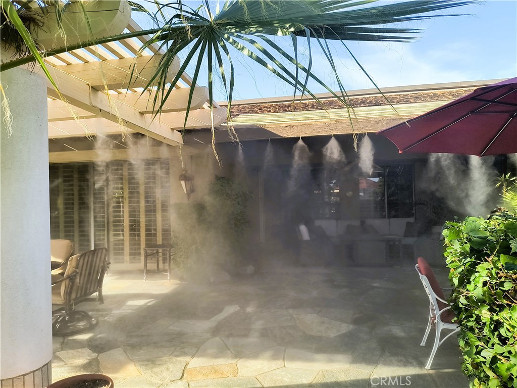 https://media.crmls.org/medias/fc2307c3-2f45-456f-957f-1ce750e4b953.jpg?preset=X-Large