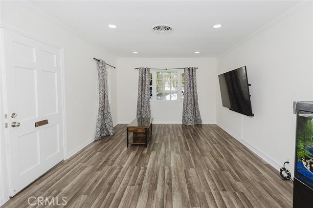 Detail Gallery Image 3 of 23 For 13842 Hamlin St, Van Nuys,  CA 91401 - 3 Beds | 2 Baths