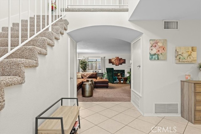 Detail Gallery Image 6 of 70 For 15717 Rosehaven Ln, Canyon Country,  CA 91387 - 3 Beds | 2/1 Baths