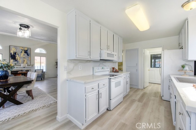 Detail Gallery Image 15 of 32 For 14 Fernwood Ct, Pittsburg,  CA 94565 - 4 Beds | 2/1 Baths