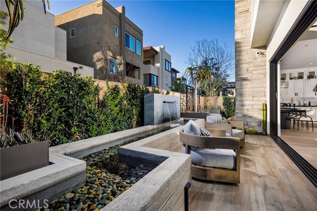 Detail Gallery Image 3 of 15 For 113 Apron, Irvine,  CA 92618 - 5 Beds | 5 Baths