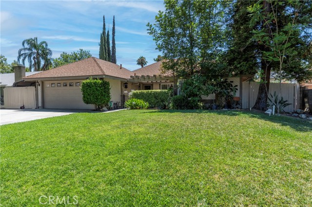 3886 New Haven Drive, Riverside CA: https://media.crmls.org/medias/fc249437-d311-4218-9c12-1a744d9a14e4.jpg