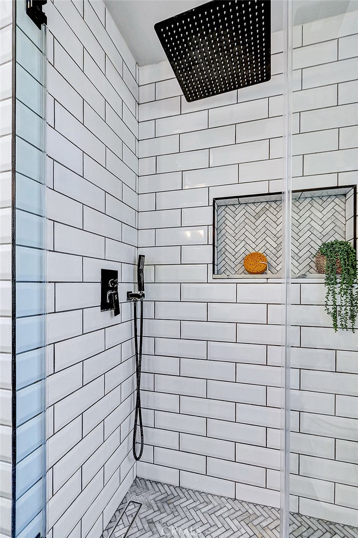 https://media.crmls.org/medias/fc261570-1cf2-43cb-8df1-30275e046bfe.jpg?preset=X-Large