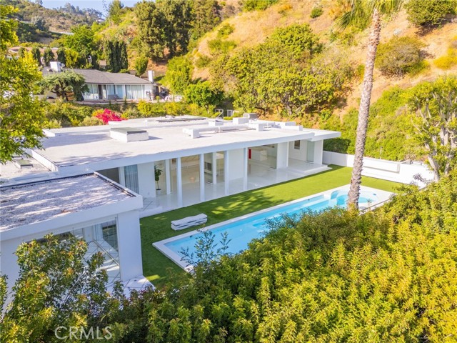 1046 N Hillcrest Road, Beverly Hills CA: https://media.crmls.org/medias/fc26531a-f55e-4089-b216-9cb0df3133c7.jpg