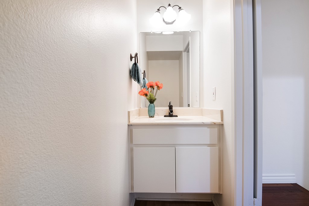 Detail Gallery Image 15 of 38 For 7951 via Latina, Burbank,  CA 91504 - 2 Beds | 2/1 Baths