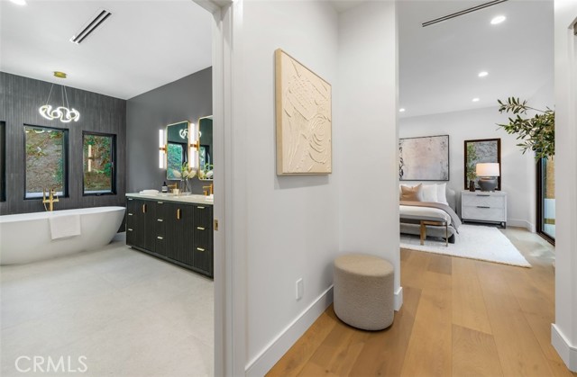5019 Donna Avenue, Tarzana CA: https://media.crmls.org/medias/fc274c6f-8e2d-4db6-a7bb-ee1023b61795.jpg