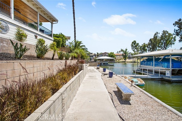 30201 Spray Drive, Canyon Lake CA: https://media.crmls.org/medias/fc2757d1-5711-412c-9b6a-099074cd7dcc.jpg