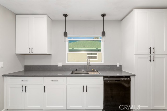 557 E Trenton, San Bernardino CA: https://media.crmls.org/medias/fc27ffa1-e6a4-40f7-b28e-fe05a0e2d0cc.jpg
