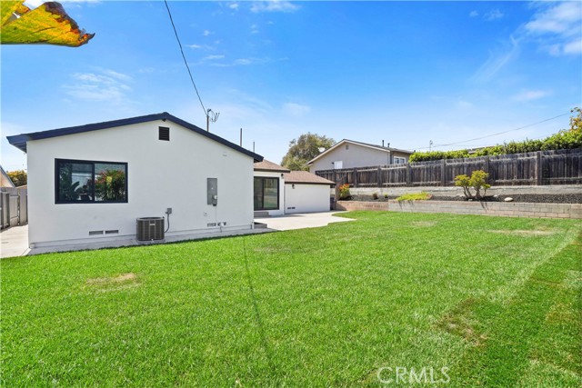 270 Fairfax Avenue, Ventura CA: https://media.crmls.org/medias/fc285b1f-3cf4-46ae-8131-eca3d617a743.jpg