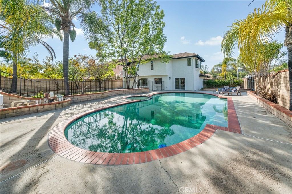 890 San Nicholas Drive