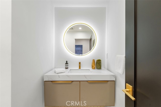 5019 Donna Avenue, Tarzana CA: https://media.crmls.org/medias/fc2906dd-341b-49ad-ad53-9abae326139a.jpg