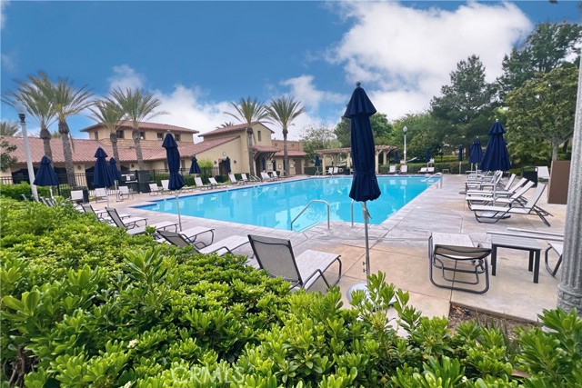24229 La Montura Drive, Valencia CA: https://media.crmls.org/medias/fc29429b-1875-4229-aa66-f96cd048453d.jpg