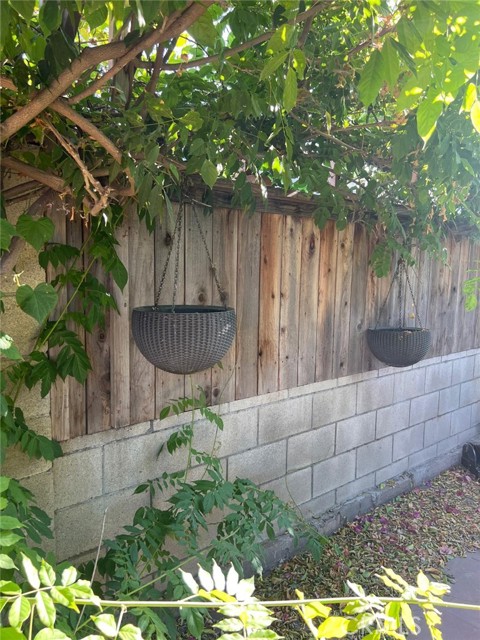 9312 Garden View Avenue, South Gate CA: https://media.crmls.org/medias/fc2a1e44-3d0e-47e0-83f6-7f0ac450da63.jpg
