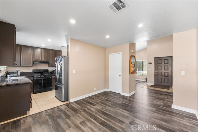 Detail Gallery Image 8 of 26 For 4846 Karling Pl, Palmdale,  CA 93552 - 3 Beds | 2 Baths