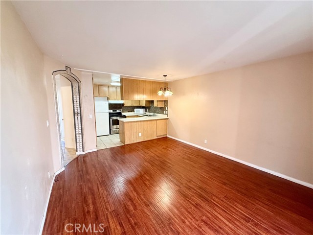 Detail Gallery Image 5 of 9 For 6815 Remmet Ave #209,  Canoga Park,  CA 91303 - 1 Beds | 1 Baths