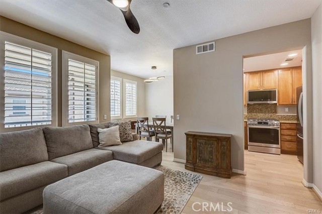 Detail Gallery Image 6 of 26 For 28561 Herrera St, Valencia,  CA 91354 - 2 Beds | 2 Baths