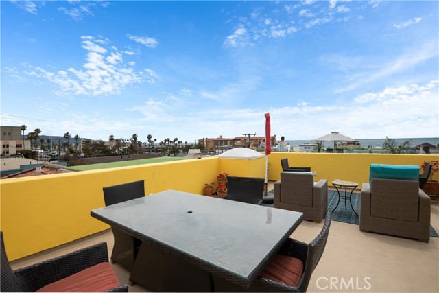 141 Lyndon Street, Hermosa Beach, California 90254, 3 Bedrooms Bedrooms, ,2 BathroomsBathrooms,Residential,Sold,Lyndon Street,SB22128851