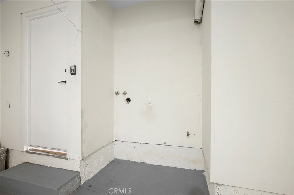 https://media.crmls.org/medias/fc2e01ca-c7aa-4fe0-bff9-8b09eb6793b2.jpg?preset=X-Large