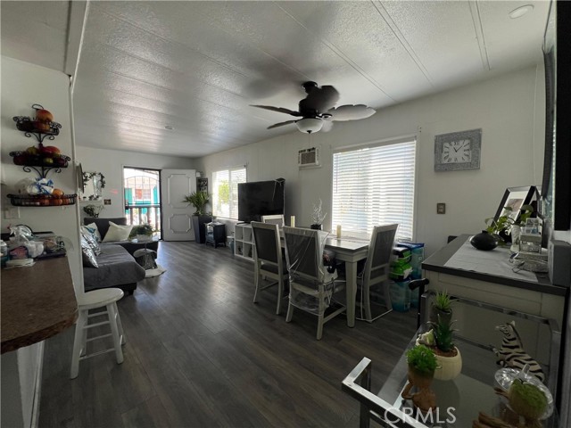 518 Sullivan, Santa Ana CA: https://media.crmls.org/medias/fc2e01fc-9305-44f4-81b2-9d95ff36ca8d.jpg