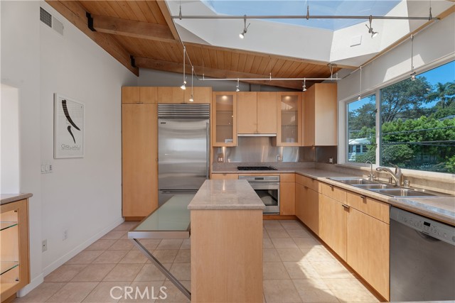 Detail Gallery Image 24 of 40 For 31685 3rd Ave, Laguna Beach,  CA 92651 - 2 Beds | 2 Baths