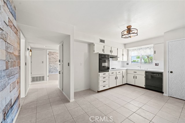 25869 Sandy Lodge Road, Menifee CA: https://media.crmls.org/medias/fc2ecb01-028c-4669-8838-46282aa5ca3d.jpg