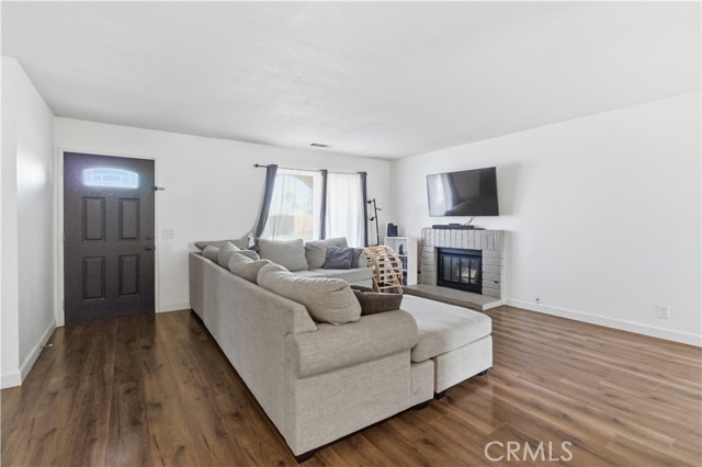 Detail Gallery Image 5 of 22 For 10424 Stage Coach Dr, Adelanto,  CA 92301 - 3 Beds | 2 Baths