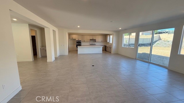 Detail Gallery Image 5 of 13 For 5829 Saddlehorn Ln, Jurupa Valley,  CA 92509 - 4 Beds | 3 Baths