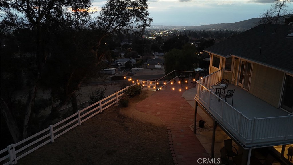 https://media.crmls.org/medias/fc2f892e-3ba1-4d9a-aa7e-4a35735d8526.jpg?preset=X-Large