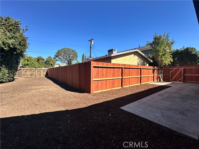 Detail Gallery Image 32 of 39 For 16817 San Fernando Mission, Granada Hills,  CA 91344 - 3 Beds | 2 Baths