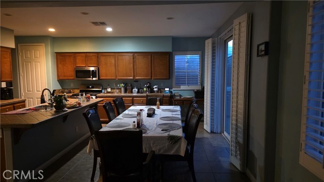 Detail Gallery Image 2 of 6 For 27336 Delphinium, Moreno Valley,  CA 92555 - 4 Beds | 4 Baths