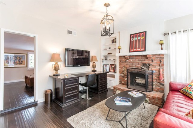 4323 Laurelgrove Avenue, Studio City CA: https://media.crmls.org/medias/fc332333-ce5c-4ae0-a47d-e07c4f74c402.jpg