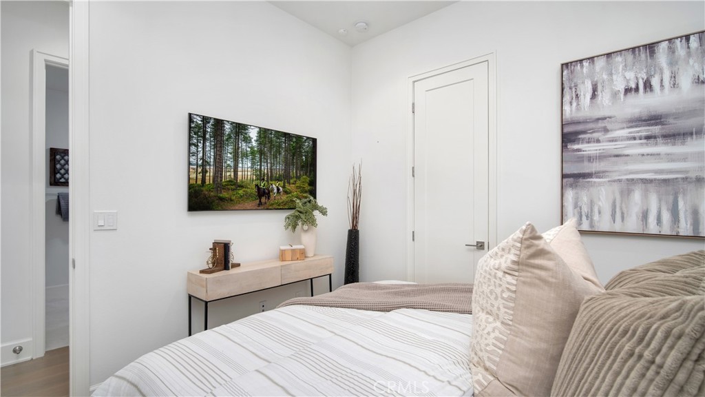 MLS #OC25256306 image #27