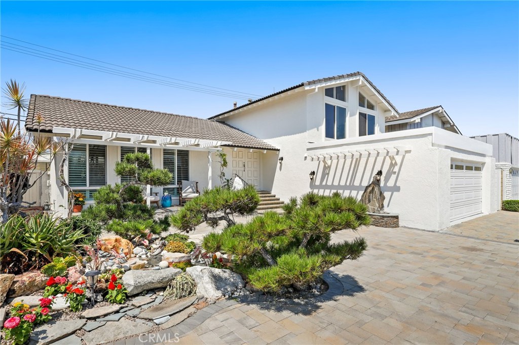 MLS #OC25173182 img 2