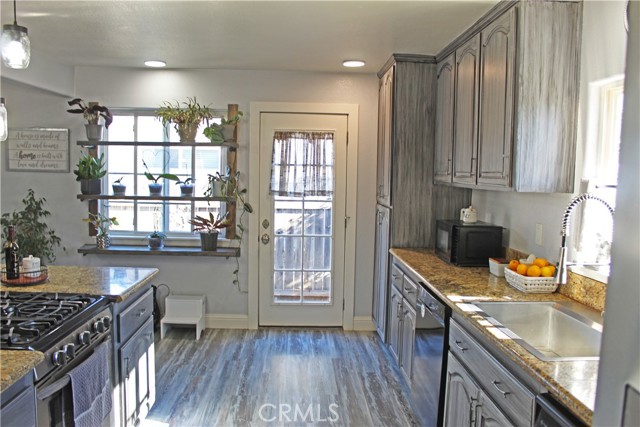 Detail Gallery Image 14 of 31 For 607 E Monroe Street, Santa Maria,  CA 93454 - 5 Beds | 3 Baths