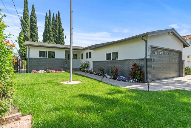 Detail Gallery Image 1 of 20 For 15419 Wyandotte St, Van Nuys,  CA 91406 - 3 Beds | 2 Baths