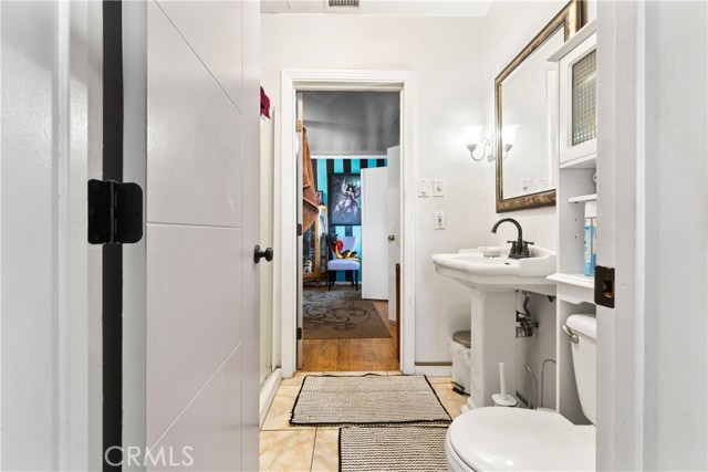 Detail Gallery Image 5 of 35 For 15343 Carfax Ave, Bellflower,  CA 90706 - 3 Beds | 2 Baths