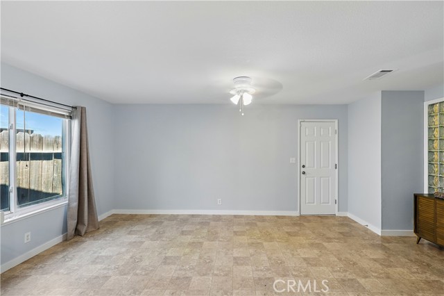 395 Columbia Avenue, Merced CA: https://media.crmls.org/medias/fc35e6bf-9df9-4724-b49b-b29d7c9a836d.jpg