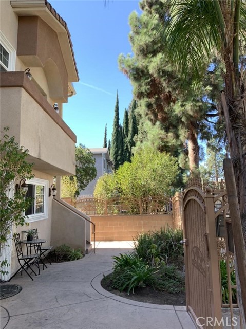 Detail Gallery Image 6 of 20 For 17088 Chatsworth St, Granada Hills,  CA 91344 - – Beds | – Baths