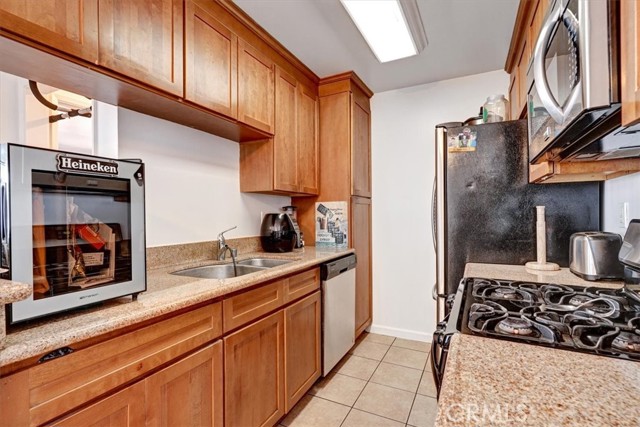 Detail Gallery Image 6 of 28 For 20327 Saticoy St #203,  Winnetka,  CA 91306 - 1 Beds | 1 Baths