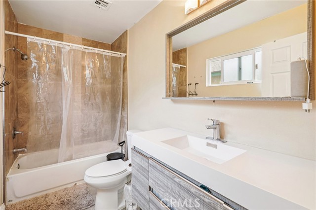 Detail Gallery Image 13 of 23 For 1069 N Darfield Ave, Covina,  CA 91724 - 4 Beds | 2/1 Baths