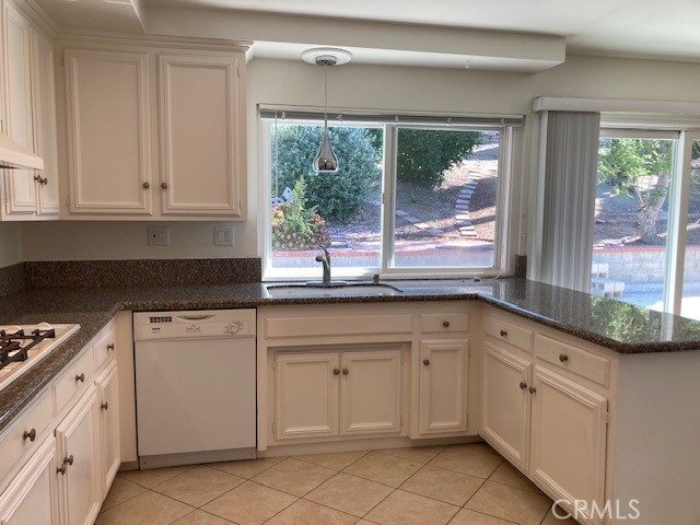 Detail Gallery Image 7 of 25 For 25042 Armagosa Dr, Laguna Niguel,  CA 92677 - 4 Beds | 2 Baths