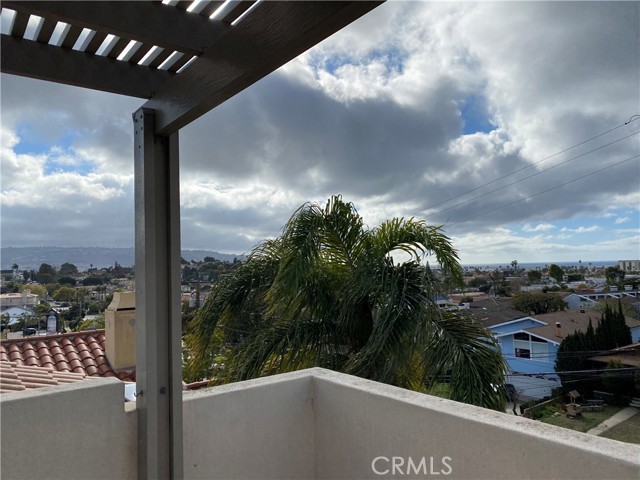 Detail Gallery Image 29 of 38 For 222 S Juanita Ave a,  Redondo Beach,  CA 90277 - 3 Beds | 2/1 Baths