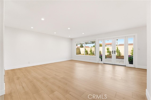 Detail Gallery Image 4 of 38 For 4171 Blackfin, Irvine,  CA 92620 - 4 Beds | 2/1 Baths